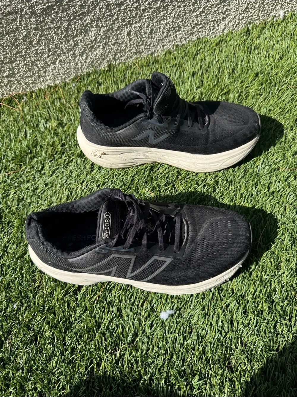 New Balance Men's Black and White Fresh Foam Running Shoes 11 2e
